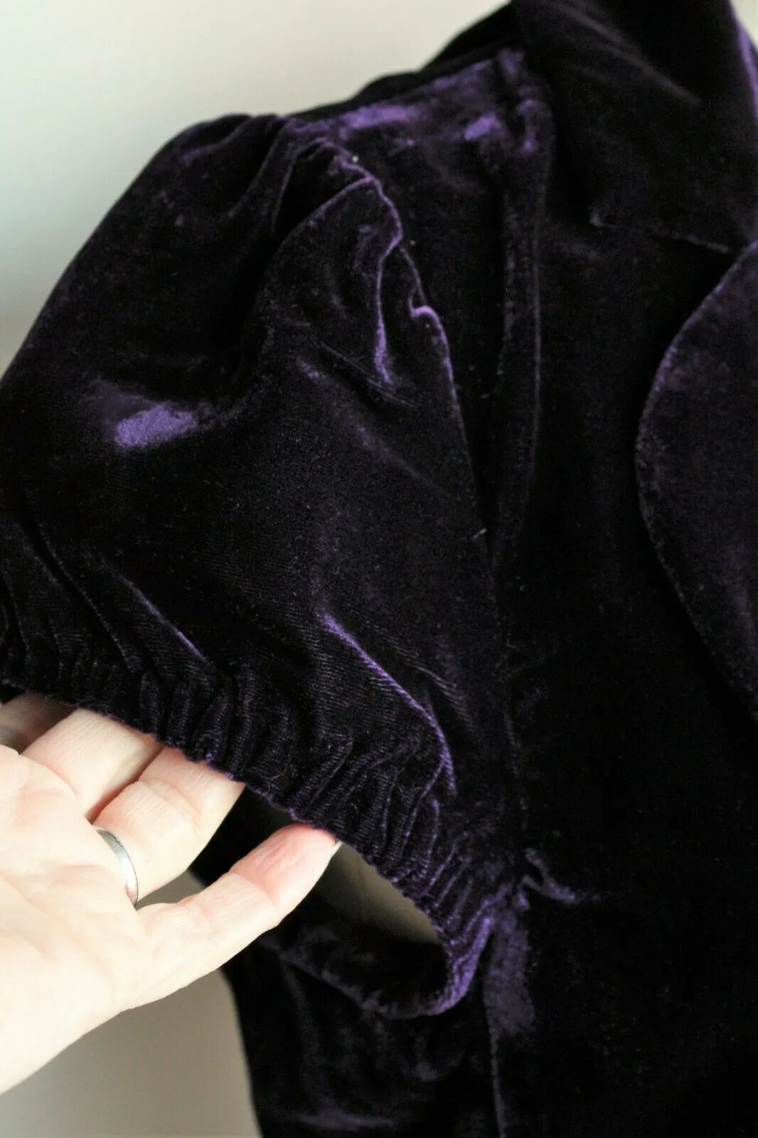 BCBG Max Azria womens purple velvet jacket, size Medium,